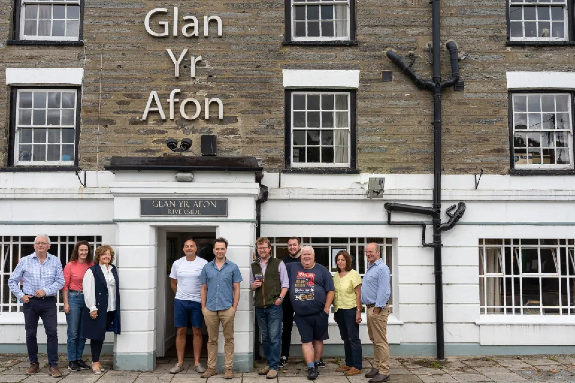 Glan Yr Afon (Riverside Pub)